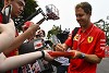 Schon wieder! Vettel schmeißt Mercedes-Kappe einfach weg ...