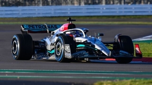 Formel 1 2022: Onboard mit Lewis Hamilton im neuen Mercedes W13!