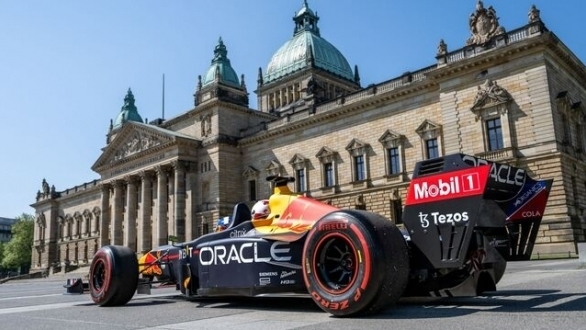 Rasante Stadtrundfahrt im Formel-1-Zweisitzer