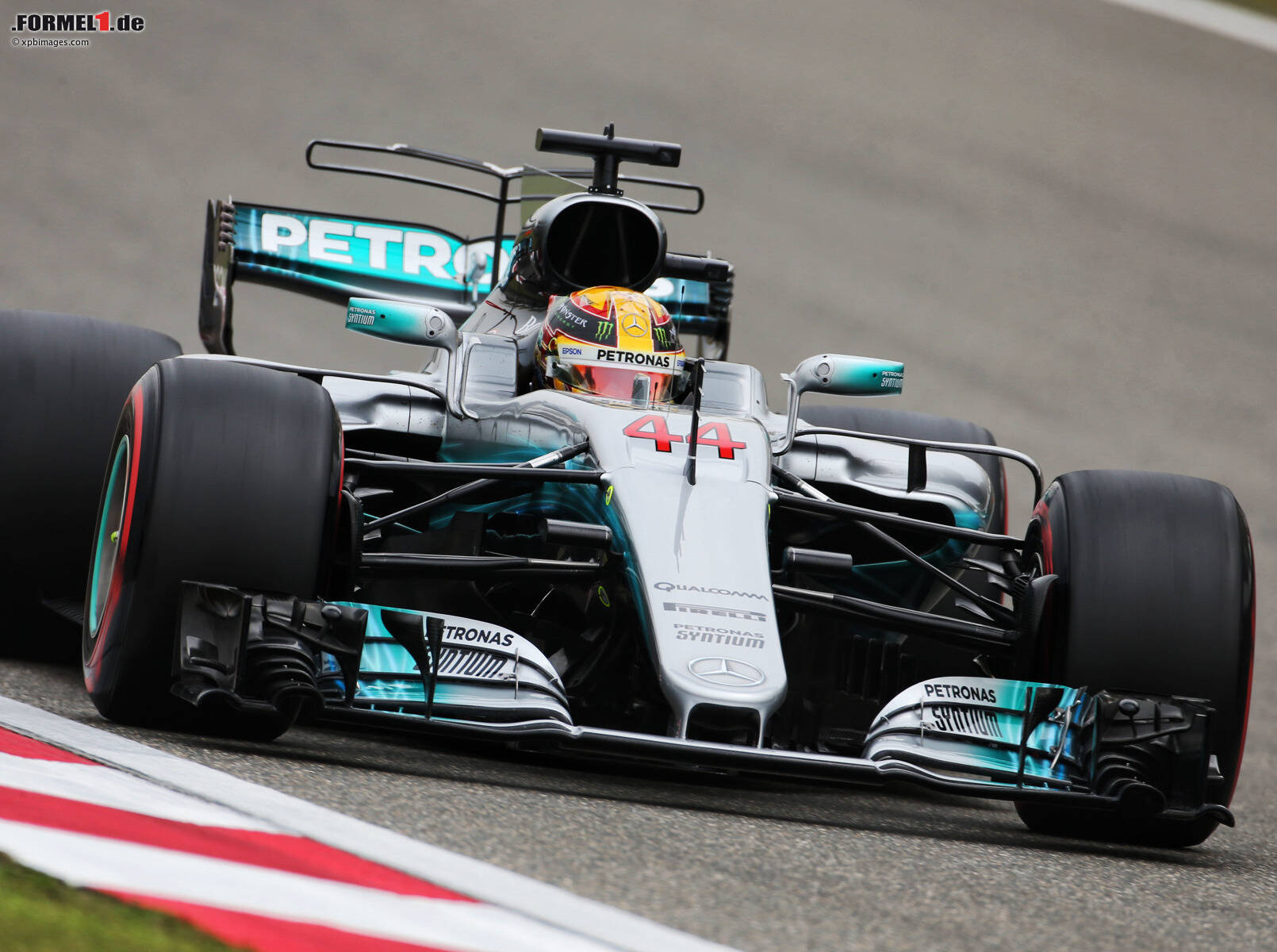 Nach Melbourne-Kritik: Hamilton lobt Mercedes-Strategen ...