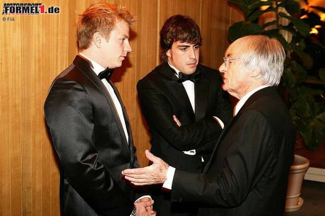 Foto zur News: Kimi Räikkönen, Fernando Alonso und Bernie Ecclestone