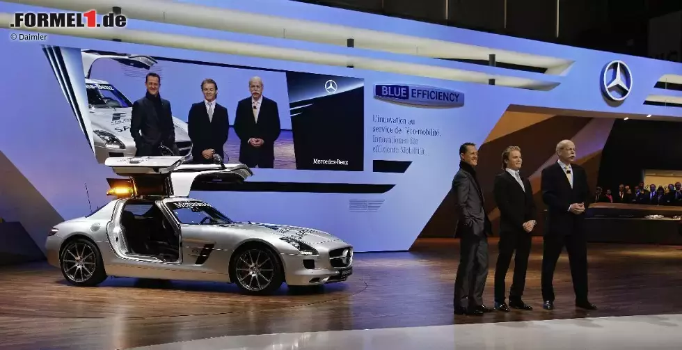 Foto zur News: Das neue Safety-Car, Michael Schumacher, Nico Rosberg und Dieter Zetsche