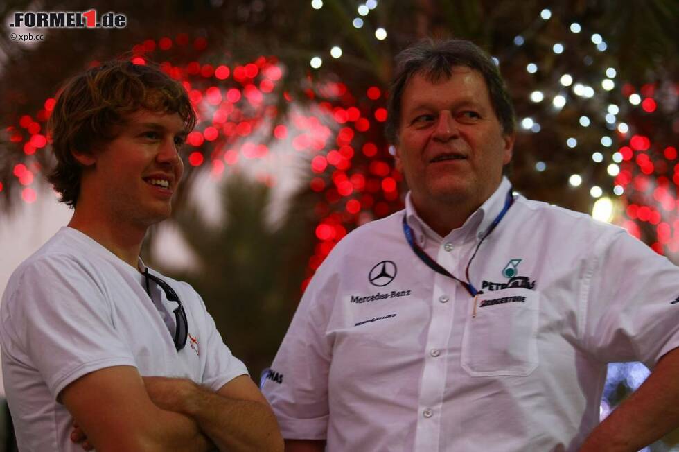 Foto zur News: Sebastian Vettel (Red Bull) und Norbert Haug (Mercedes-Motorsportchef)