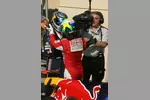 Foto zur News: Sebastian Vettel (Red Bull) und Felipe Massa (Ferrari)