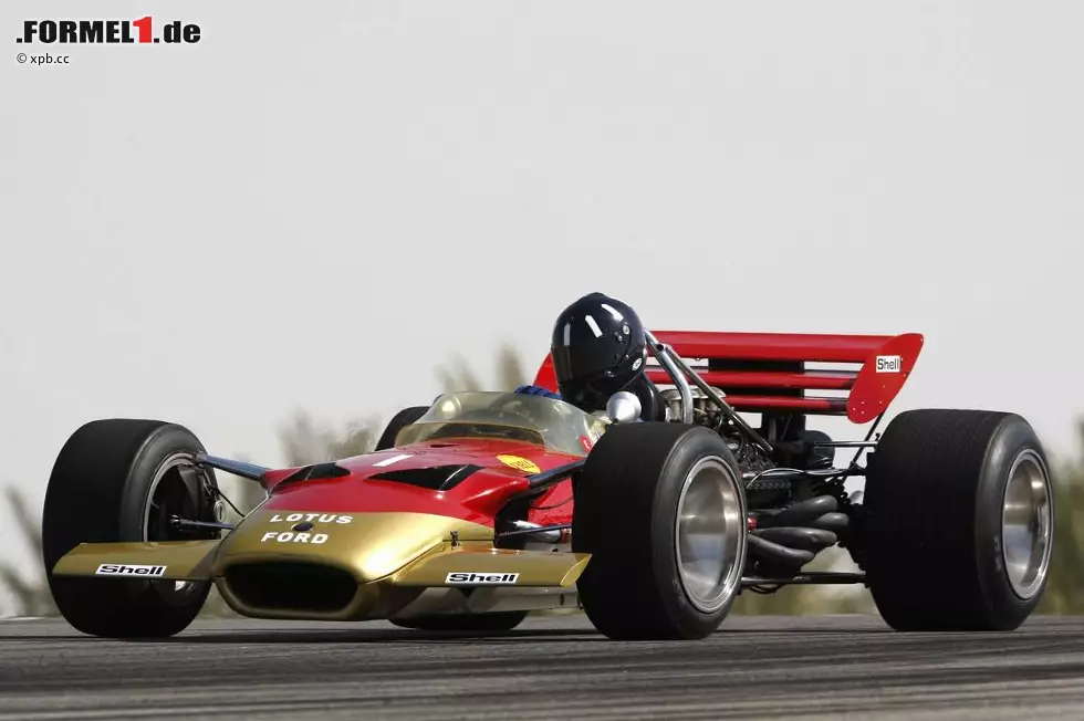 Foto zur News: Damon Hill im Lotus-Ford 49B