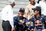 Foto zur News: Bernie Ecclestone (Formel-1-Chef), Sebastian Vettel (Red Bull) und Mark Webber (Red Bull)