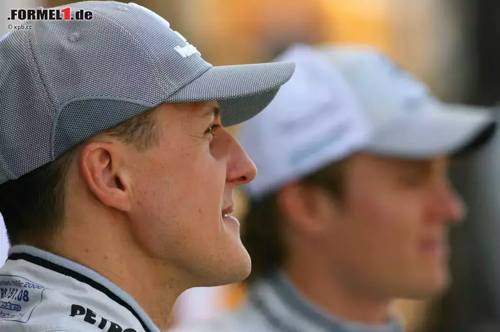 Foto zur News: Michael Schumacher (Mercedes) und Nico Rosberg (Mercedes)