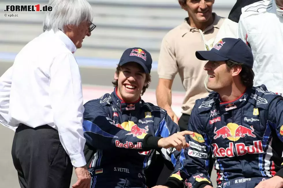 Foto zur News: Bernie Ecclestone (Formel-1-Chef), Sebastian Vettel (Red Bull) und Mark Webber (Red Bull)