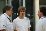 Foto zur News: Norbert Haug (Mercedes-Motorsportchef), Sebastian Vettel (Red Bull) und Christian Horner (Teamchef)