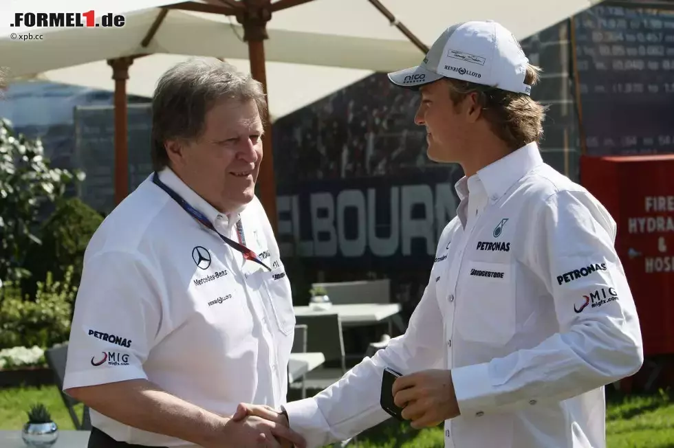 Foto zur News: Norbert Haug (Mercedes-Motorsportchef) und Nico Rosberg (Mercedes)