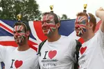 Foto zur News: Fans von Jenson Button (McLaren) und Lewis Hamilton (McLaren)