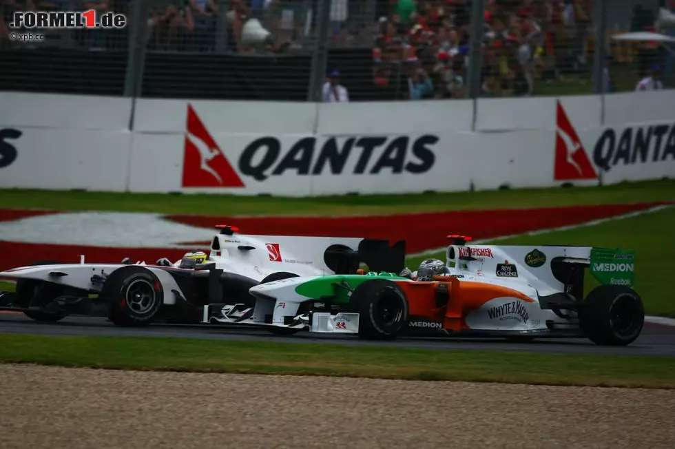 Foto zur News: Adrian Sutil (Force India) kämpft gegen Pedro de la Rosa (Sauber)