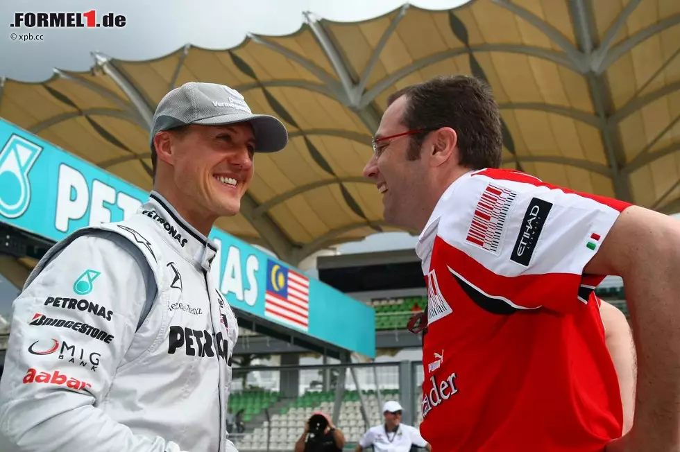 Foto zur News: Michael Schumacher (Mercedes) und Stefano Domenicali (Teamchef)