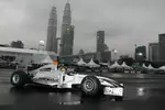 Foto zur News: Nico Rosberg im Regen von Kuala Lumpur