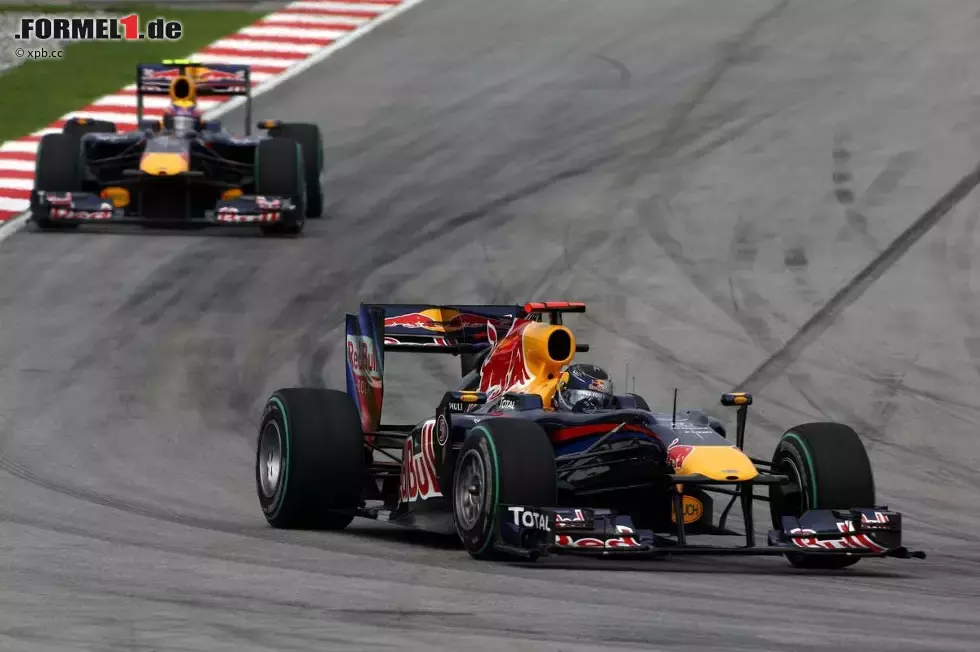 Foto zur News: Sebastian Vettel (Red Bull) und Mark Webber (Red Bull)