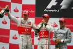 Foto zur News: Jenson Button (McLaren), Lewis Hamilton (McLaren) und Nico Rosberg (Mercedes)