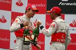 Foto zur News: Jenson Button (McLaren) und Lewis Hamilton (McLaren)