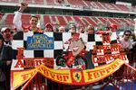 Foto zur News: Fans von Fernando Alonso (Ferrari)