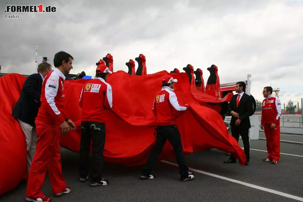 Foto zur News: Enthüllung der Ferrari-Achterbahn für den Themenpark in Abu Dhabi