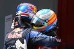 Foto zur News: Mark Webber (Red Bull) und Fernando Alonso (Ferrari)