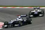 Foto zur News: Rubens Barrichello vor Nico Hülkenberg (Williams)