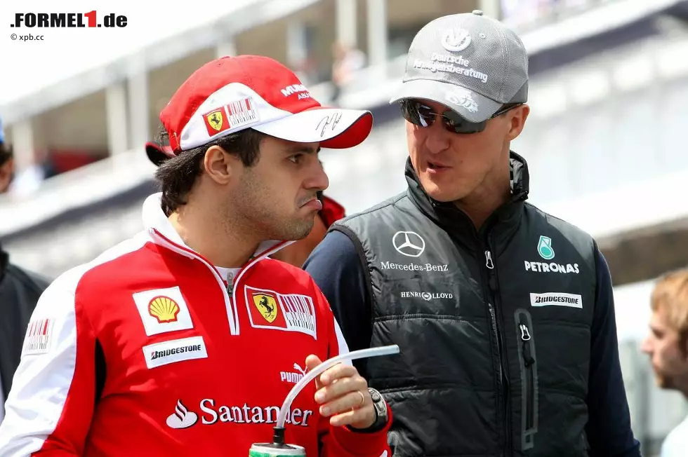 Foto zur News: Felipe Massa (Ferrari) und Michael Schumacher (Mercedes)