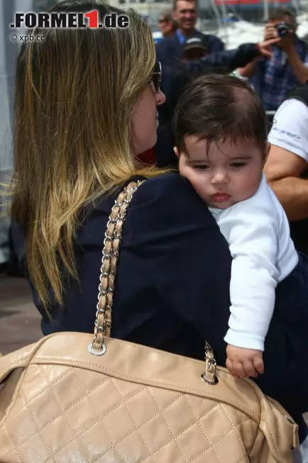 Foto zur News: Rafaela Bassi, Frau vin Felipe Massa (Ferrari), mit Sohn Felipinho