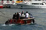 Foto zur News: Bernie Ecclestone und Flavio Briatore auf einem Boot