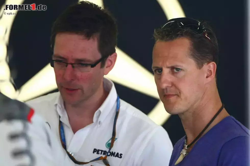 Foto zur News: Renningenieur Andrew Shovlin und Michael Schumacher (Mercedes)