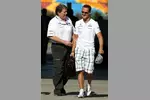 Foto zur News: Norbert Haug (Mercedes-Motorsportchef) und Michael Schumacher (Mercedes)