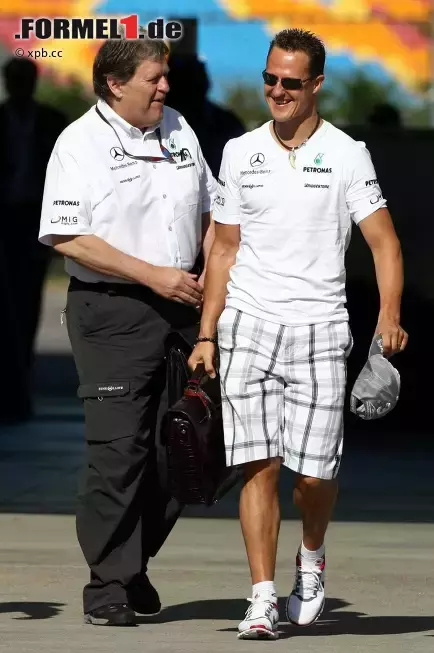 Foto zur News: Norbert Haug (Mercedes-Motorsportchef) und Michael Schumacher (Mercedes)