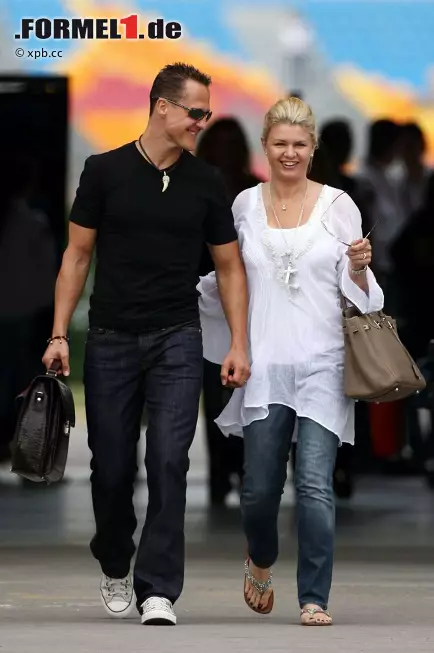 Foto zur News: Michael Schumacher (Mercedes) mit Frau Corinna