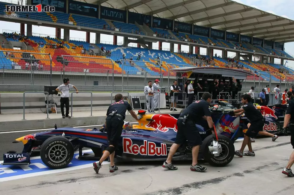 Foto zur News: Sebastian Vettel (Red Bull) und Mark Webber (Red Bull)