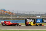 Gallerie: Fernando Alonso (Ferrari) jagt Vitaly Petrov (Renault)