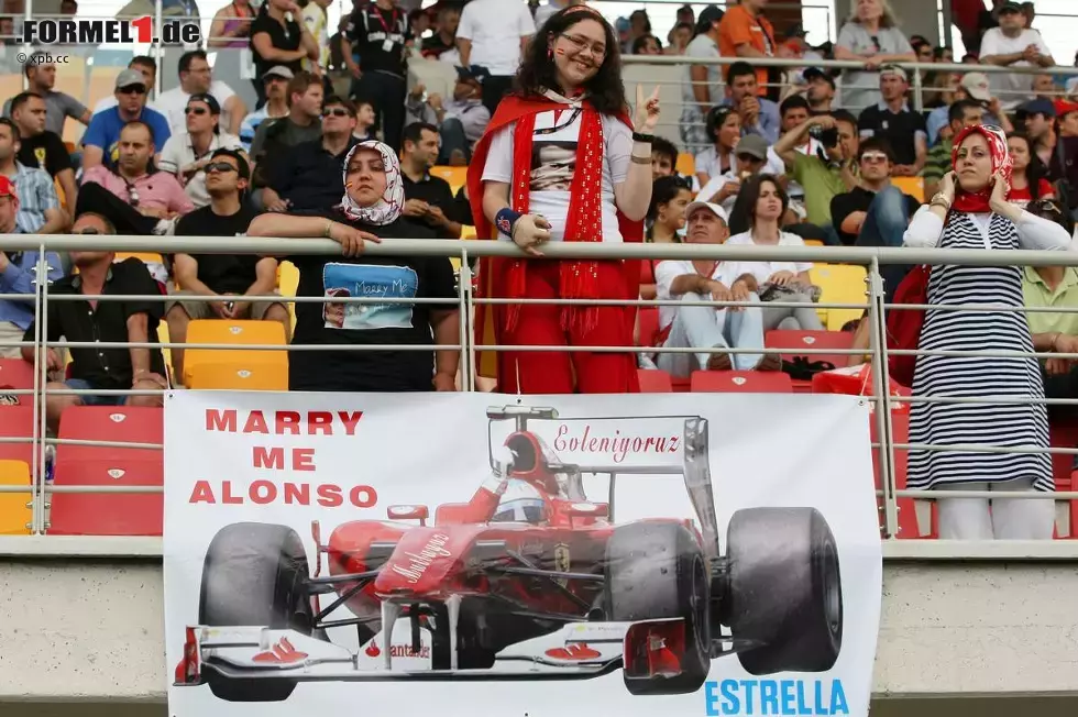 Foto zur News: Ein heiratswilliger Fan von Fernando Alonso (Ferrari)