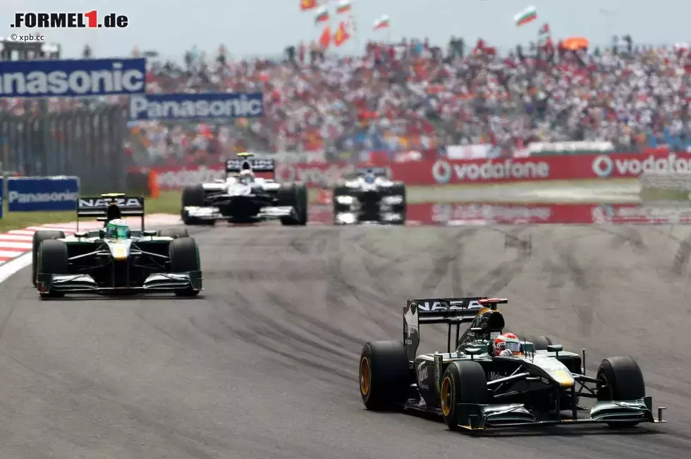 Foto zur News: Jarno Trulli (Lotus) vor Heikki Kovalainen (Lotus)