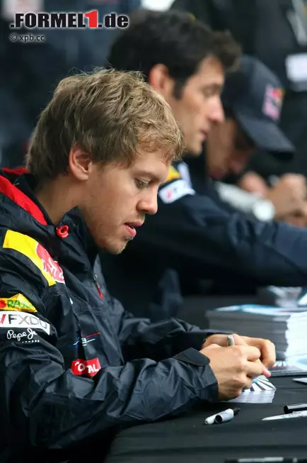 Foto zur News: Sebastian Vettel (Red Bull) und Mark Webber (Red Bull)