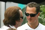 Foto zur News: Michael Schumacher (Mercedes) unterhält sich mit Emerson Fittipaldi