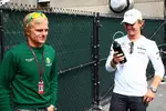 Foto zur News: Heikki Kovalainen (Lotus) und Nico Rosberg (Mercedes)