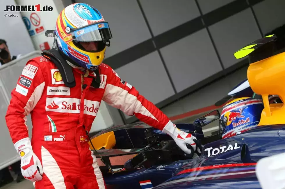 Foto zur News: Fernando Alonso (Ferrari) und Mark Webber (Red Bull)