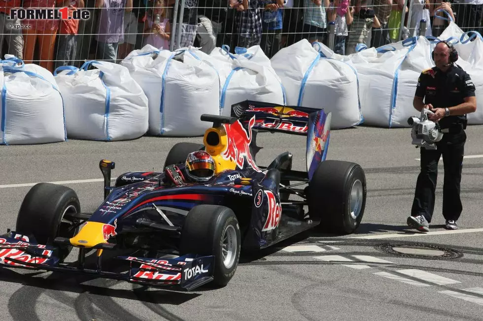 Foto zur News: Sebastian Vettel (Red Bull)