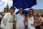 Foto zur News: Vitaly Petrov (Renault) und Jenson Button (McLaren)