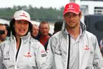 Foto zur News: PR-Dame Sylvia Hoffer und Jenson Button (McLaren)