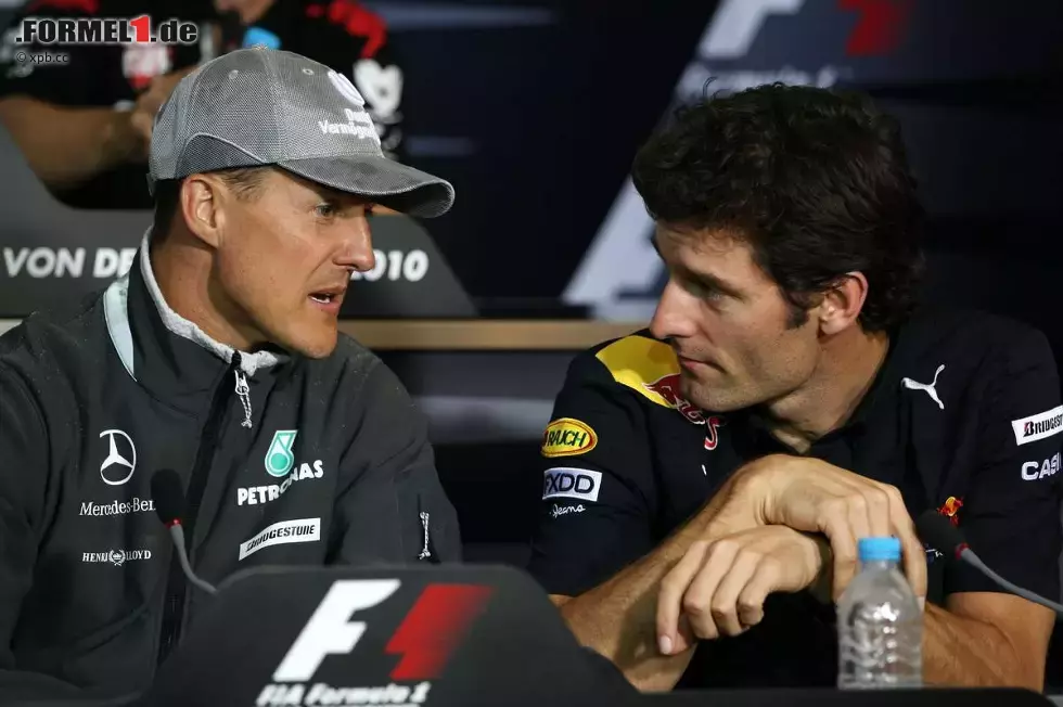 Foto zur News: Michael Schumacher (Mercedes) und Mark Webber (Red Bull)