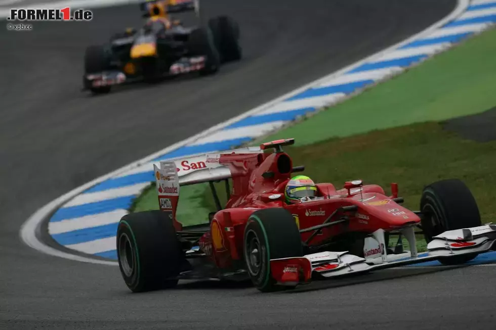 Foto zur News: Felipe Massa (Ferrari) Mark Webber (Red Bull)