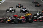 Foto zur News: Lewis Hamilton (McLaren). Mark Webber (Red Bull)