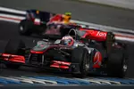 Foto zur News: Jenson Button (McLaren), Mark Webber (Red Bull)