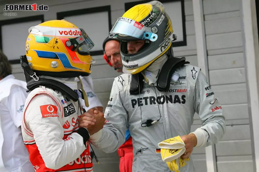 Foto zur News: Lewis Hamilton (McLaren) und Nico Rosberg (Mercedes)