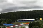 Foto zur News: Blick auf die Tribüne bei Eau Rouge