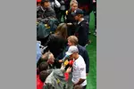 Foto zur News: Michael Schumacher (Mercedes) und Sebastian Vettel (Red Bull)